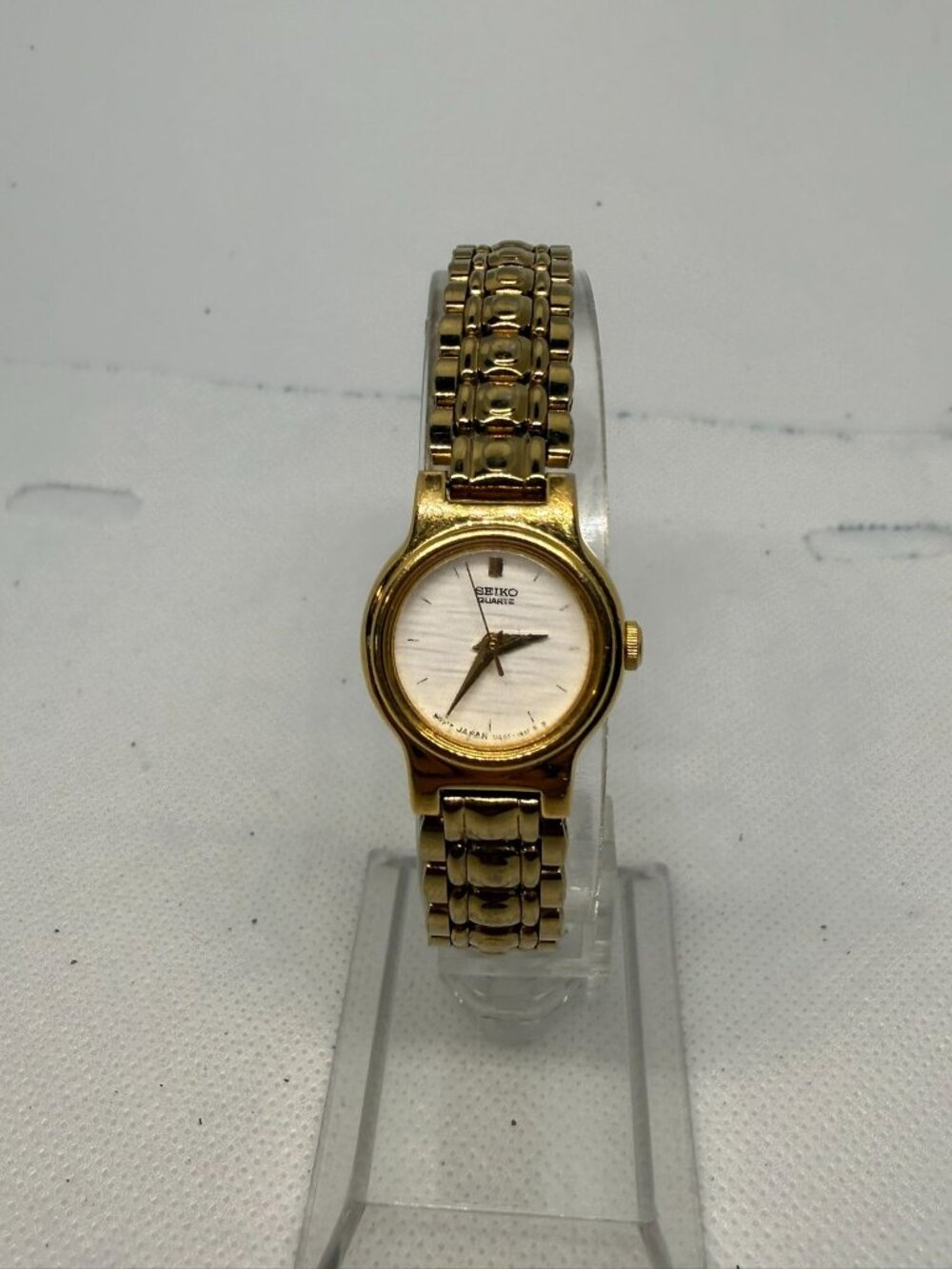 Vintage Seiko V401-0518 R1 Women Gold-Tone Textured White Dial Japan Quartz Watc